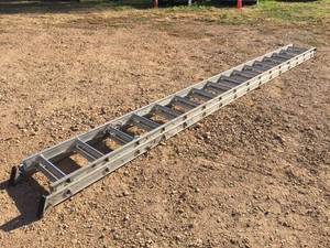 lot 10 image: Werner 32ft Aluminum Extension Ladder