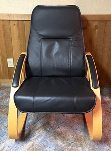 lot 7 image: Verikon Chair