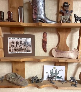 lot 38 image: Giddy Up Grouping - A Fun Collection of Western Themed Home Decor Items