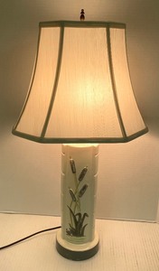 lot 40 image: Lovely Lamp