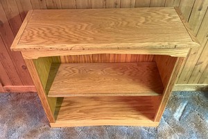 lot 48 image: Beautiful Bookshelf with Adjustable Shelves