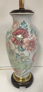 lot 50 image: Fine Floral Lamp