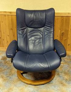 lot 1 image: Stressless Navy Leather Armchair