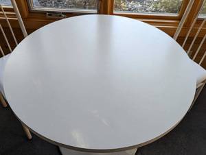 lot 26 image: Vintage Virco Tulip Table and Chairs