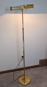lot 81 image: Adjustable Brass Floor Lamp