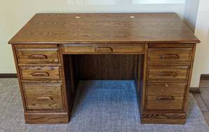 lot 88 image: Oak Winners Only Desk