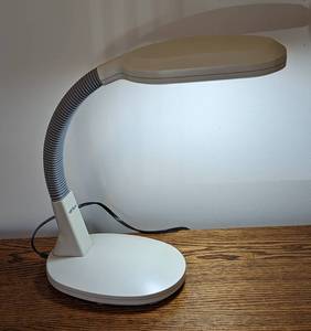 lot 89 image: Verilux Happy Eyes Desk Lamp