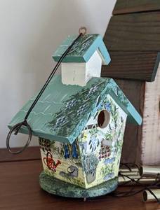lot 115 image: Decorative Birdhouses