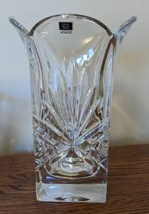 lot 118 image: Crystal Bowl and Vase