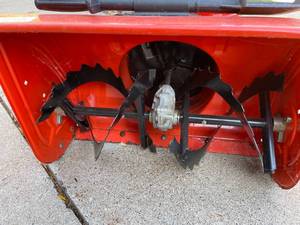 lot 169 image: Ariens 24 Inch Snow King Snow-Blower Model 5524