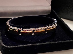 lot 102 image: Sharper Image Gold Plated Magnetic Bracelet