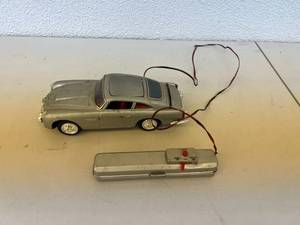 DAIYA Japan M-101 Aston Martin James Bond Vintage Remote Control Tin Toy Car