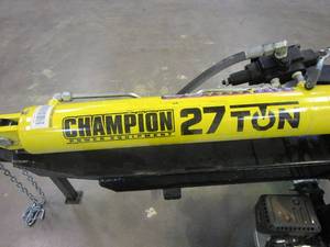 lot 259 image: CHAMPION POWER EQUIPMENT 27 Ton 224 cc Gas Powered Hydraulic Wood Log Splitter with VerticalHorizontal Operation and Auto Return (TURNS ON)