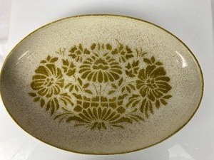 lot 5 image: Two Red Wing Mid-Century Damask Serving Dishes