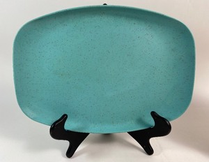 lot 9 image: Vintage Holiday Melmac Melamine Dinnerware by Kenro