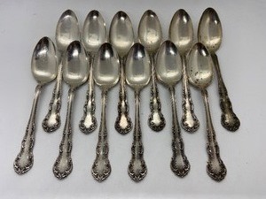 lot 14 image: Vintage Sterling Silver Teaspoons 298.6grams