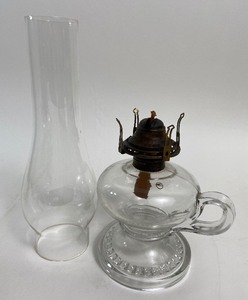 lot 338 image: Clear Glass Chimney Oil Lamp - Queen Anne No 1