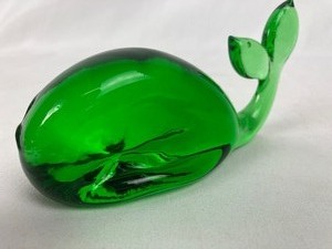 lot 27 image: Vintage Viking Green Glass 9 Duck Figurine and Small Green Whale Figurine