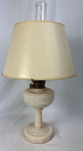 lot 26 image: Aladdin Post War Tall Lincoln Drape Alcacite Oil Lamp with Shade