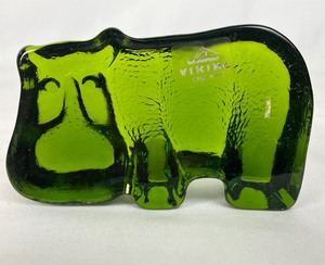 lot 22 image: 3 Vintage Viking Green Glass Figurines- Cat, Dog and Hippo
