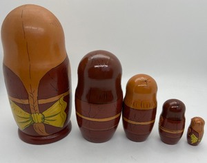 lot 378 image: Vintage Russian Nesting Doll (Matryoshka) - Family of 5 -Made in Russia- Mockba