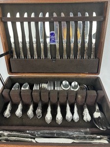lot 47 image: Complete Set Of Wm. A Rogers Mansfield Flatware in Silverware Chest