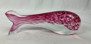 lot 53 image: Two England Wedgwood Glass Fish Figurines-