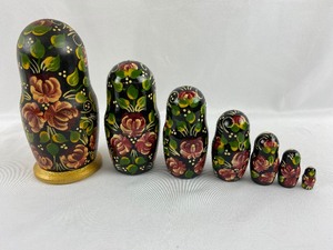 lot 382 image: Vintage Large 8 Russian Nesting Doll (Matryoshka) - Made in Russia