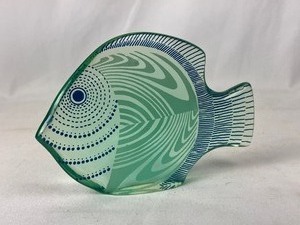 lot 65 image: Rafael Morla Carved Wood Fish & Lovely Art Glass Fish - Brazil