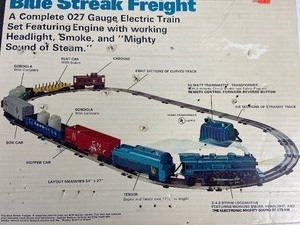 lot 72 image: Vintage Lionel Blue Streak - 027 Gauge Electric Freight Train Set