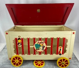 lot 88 image: Rare Childs Mid Century Circus Wagon Toi Tot by Hush a Babe Toy Box  Chest - Chicago, IL