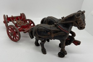 lot 122 image: Vintage Cast Iron Arcade McCormick Deering Horse Drawn Log Wagon #81