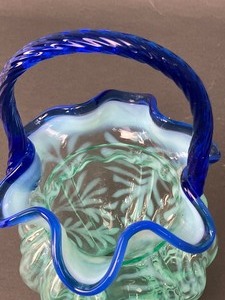lot 117 image: Beautiful Vintage Fenton Glass Basket with Cobalt Blue Handle