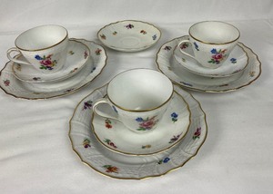 lot 158 image: Vintage Hutschenreuther China Cups, Saucers & Luncheon Plates - Moritzburg