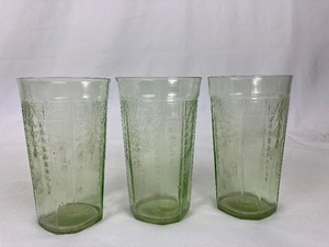lot 157 image: Green Depression Glass Tumblers and Champagne Flutes