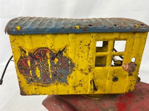 lot 175 image: Vintage 1950s Marx Toys Magnetic Crane Truck