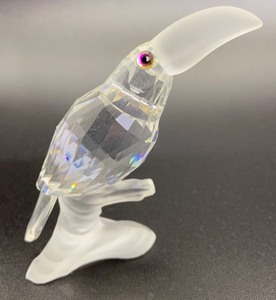 lot 192 image: Swarovski Crystal Toucan in Swarovski Box