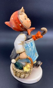 lot 198 image: Hummel Goebel Figurine - Visiting an Invalid - #382