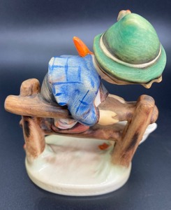 lot 200 image: Hummel Goebel Figurine - Retreat to Safety - #195 20