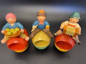 lot 207 image: Vintage Set of Three Erzgebirge Wendt & Kuhn Expertic East German Napkin Rings