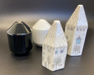 lot 204 image: Rosenthal Rut Byrk Studio Line Winterreise and Simple Black and White Rosenthal Salt and Pepper Shakers