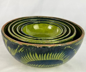 lot 205 image: Beautiful Mexican Pottery Nesting Bowls