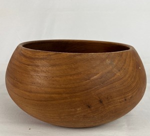 lot 224 image: Vintage Wood Salad Bowl and Selandia Designs Teak Serving Tray