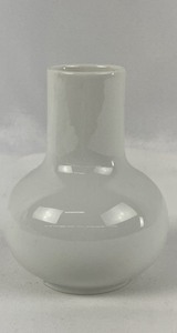 lot 220 image: Vintage White Porcelain Vase, Serving Trays and  Basket - Rosenthal, Seltmann, Heinrich,Germany