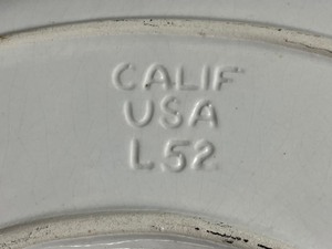lot 267 image: Mid-Century White Ceramic California Studio Pottery Party Tray - USA