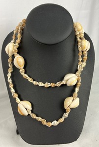 lot 266 image: Collection of Vintage Seashell Necklaces