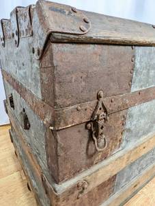 lot 253 image: Vintage Zinc, Metal and Wood Trunk