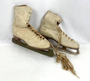 lot 269 image: Vintage Ice Skates, Size 8 - Everest  Sheffield Steel