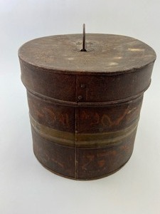 lot 280 image: Antique Victorian Tin Painted Hat Box with Latch
