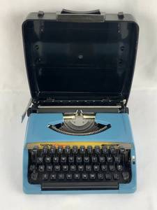 lot 296 image: Like-New BROTHER Vintage Typewriter